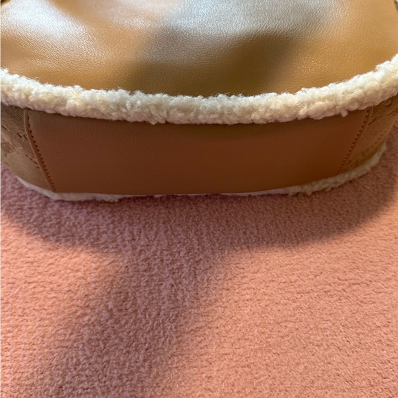 JUICY COUTURE ICE QUEEN SHOULDER BAG PECAN SHEARING Perfect For Winter Outfits - Picture 12 of 15